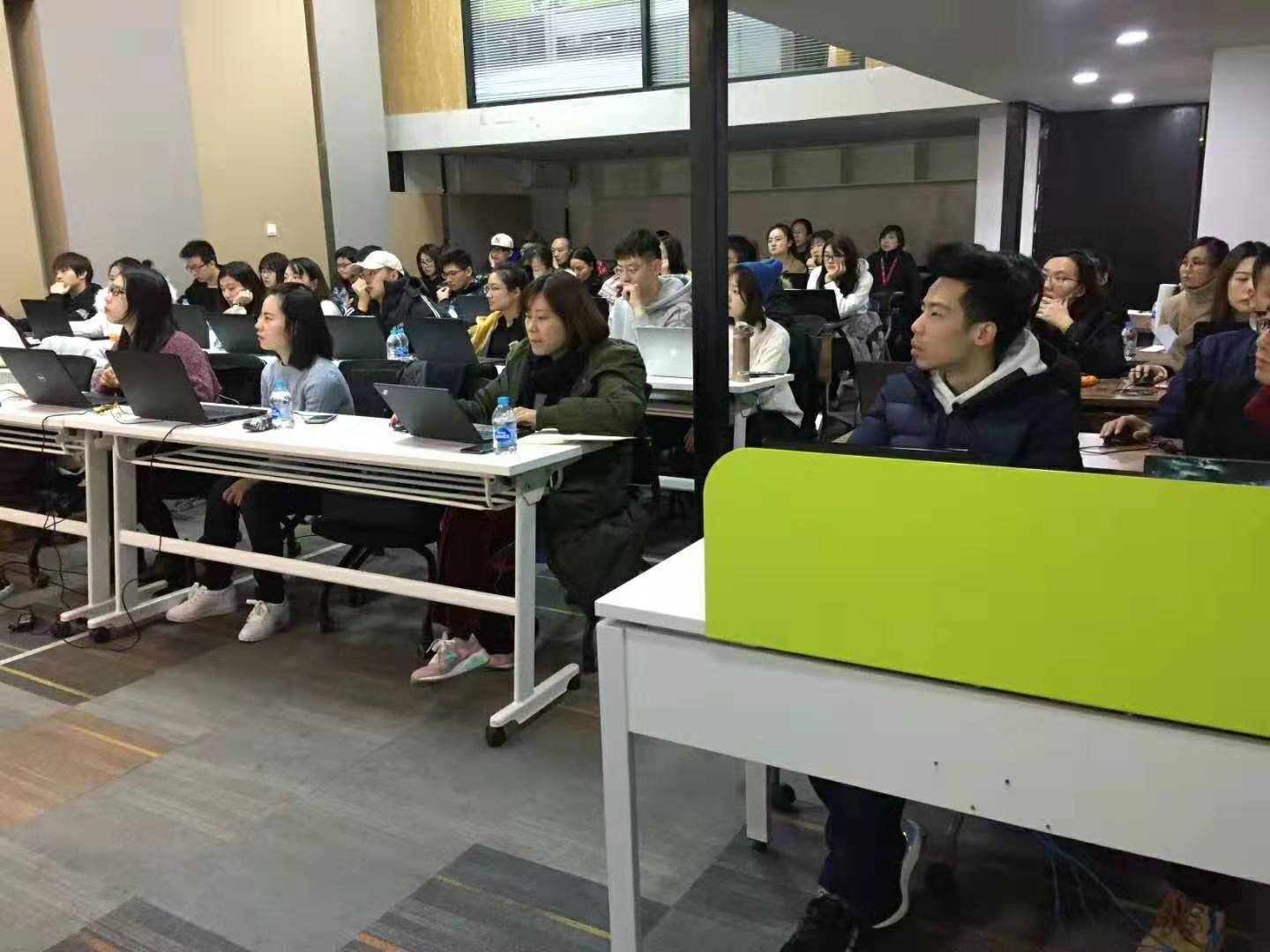 丽人丽妆讲师辅导
