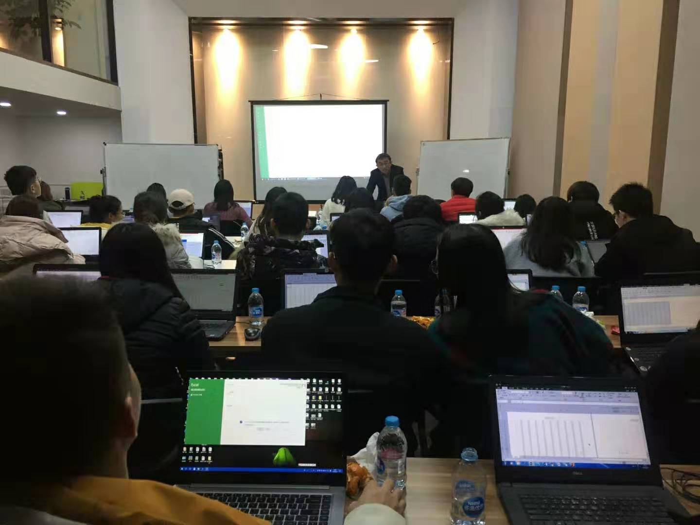 丽人丽妆 Excel 培训